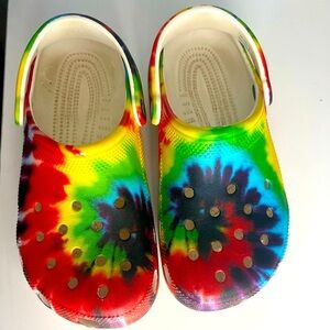 Like new Crocs Tie-Dye Kids size J 5